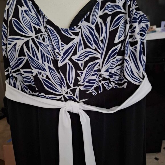 St. Johns Bay Swim suit with tags - Picture 2 of 5